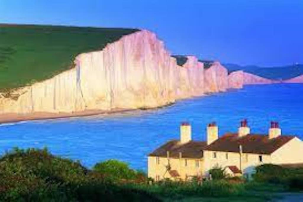 Spacious Studio Cabin With Sea/ Downs Views Sole Use Of Hottub In Seaford Eksteriør bilde